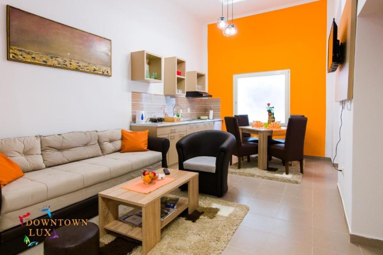 2 Bedrooms Apartment
