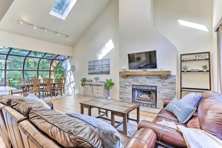 3 Bedrooms Apartment