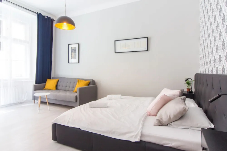 Ruzova Apartment By Easybnb