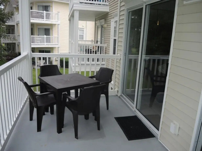 2305m 1 Bedroom Condo by Redawning