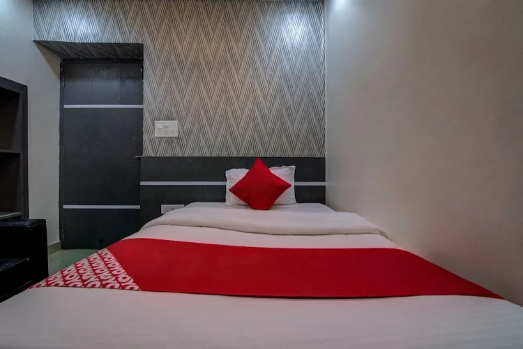 OYO 29204 Hotel Blue Sapphire