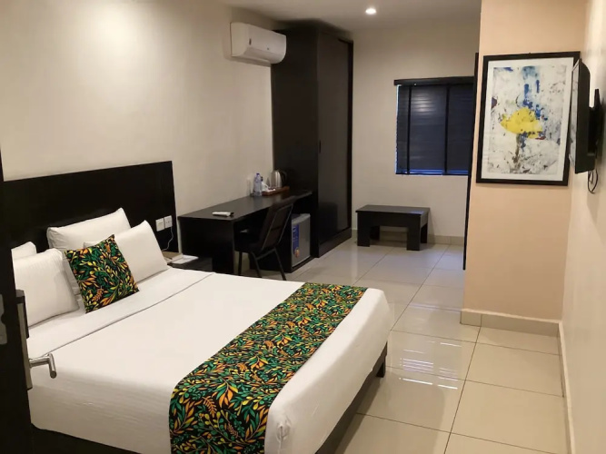 Adis Hotels