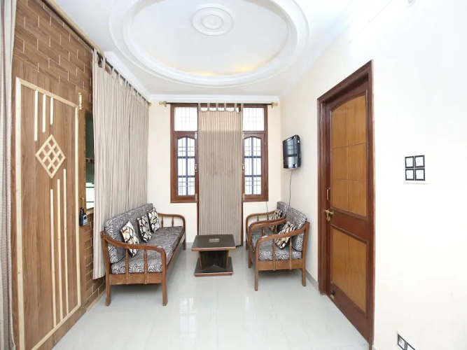 OYO 11905 Home Royal View Sec 6