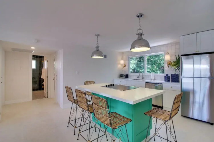 Steps to Gulf: Sleek Top-floor Apt in Tavernier!