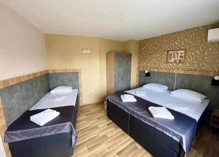 Standard Triple room