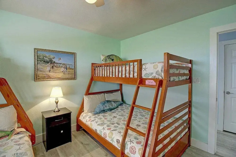 Spacious & Pet Friendly + Game Room Sleeps 10