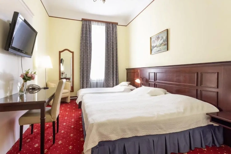 Standard Triple room