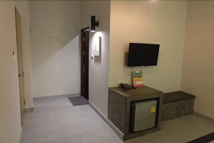 Leona hotel