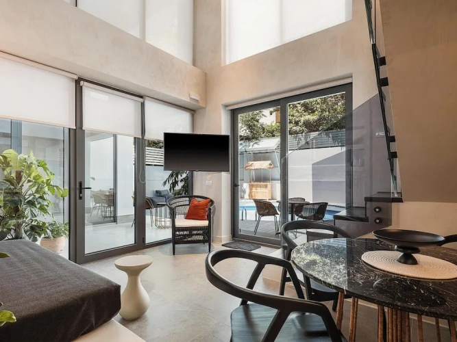 Deluxe Apartment