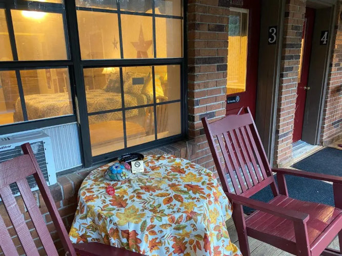 The Cascades Inn