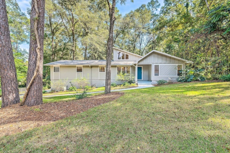 4 Bedrooms Cottage