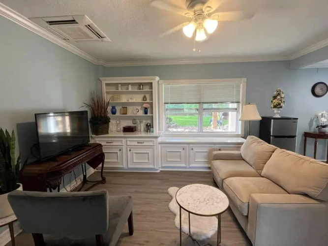 New decorated Guest Suite unit C close to Katy Mills