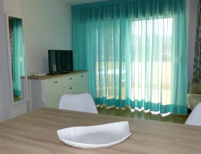 2 Bedrooms Quadruple Apartment