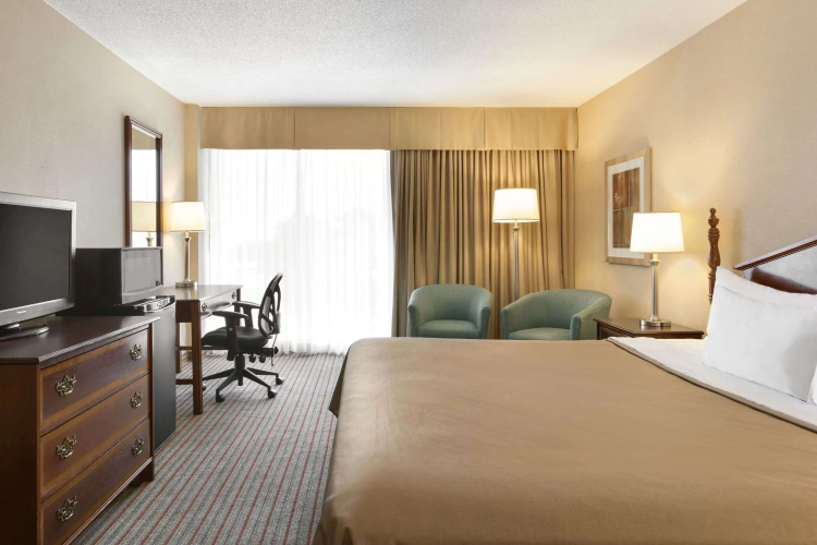 Ramada by Wyndham Belleville Harbourview Conference Centre