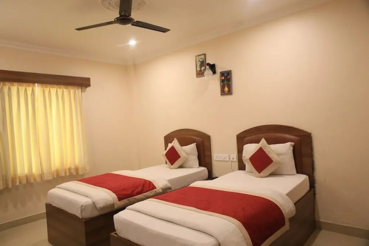Hotel Kumud Plaza