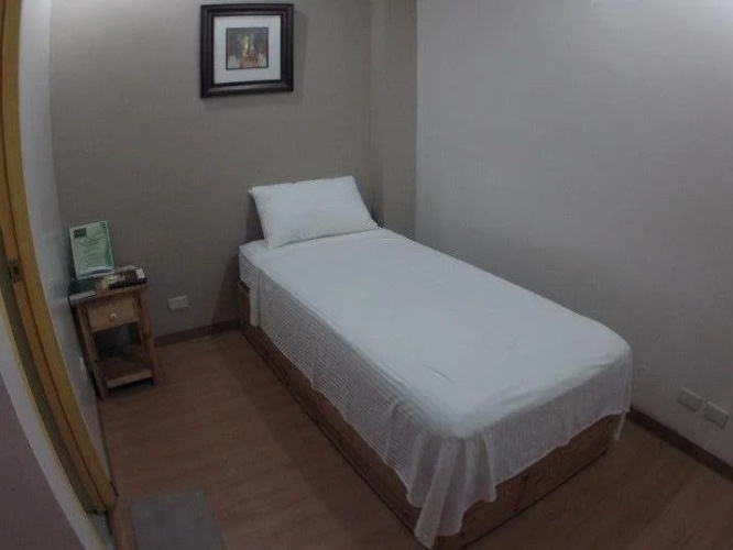 GraceHill EconoSuites Hotel