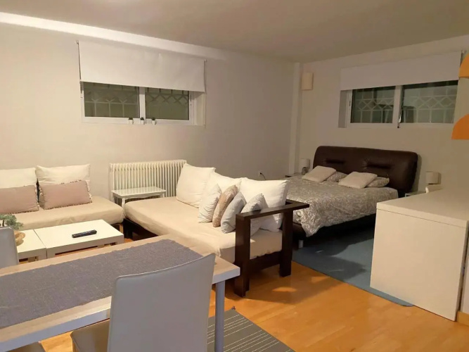 Bright, Cosy Studio close to Glyfada Beach & Center