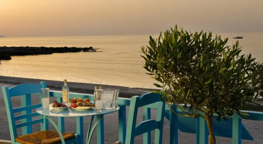 Socrates Apartments & Restaurant