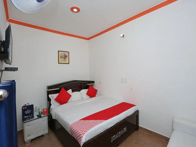 OYO 15492 Hotel Dolly
