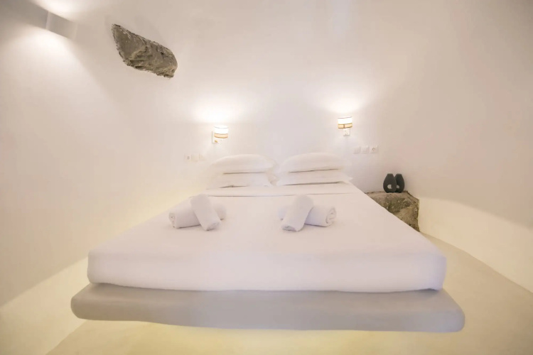 Morfi Cave House