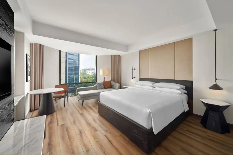 Deluxe Double room with city view