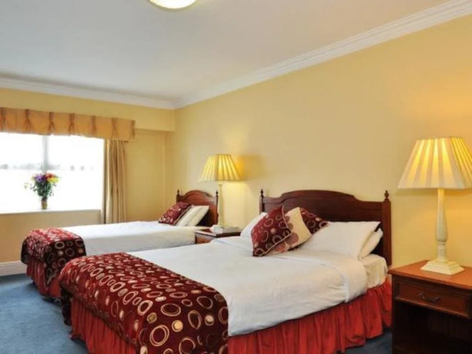 Longford Arms Hotel