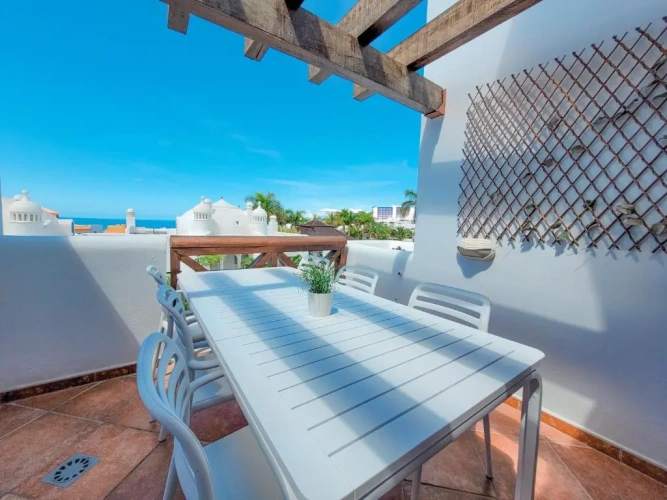 3 Bedrooms Apartment
