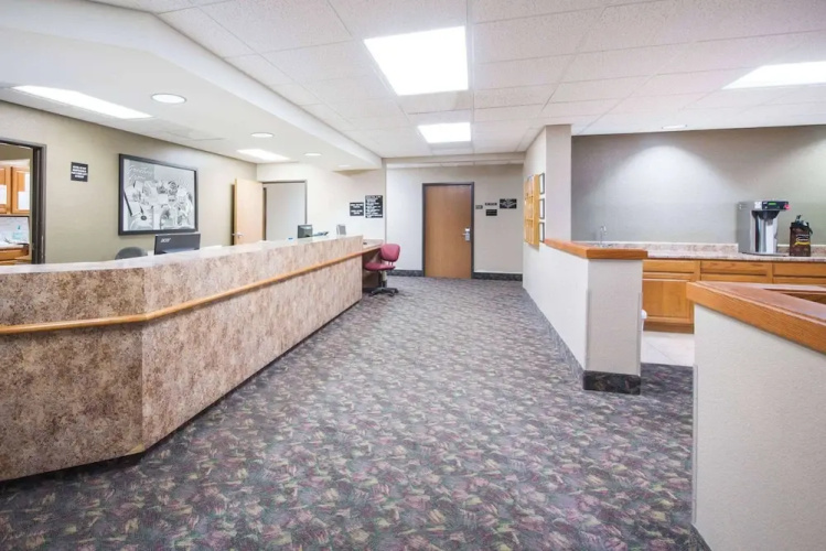 Super 8 Iola KS