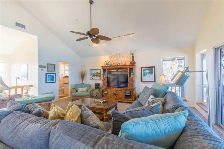 084-Tarpon Lodge