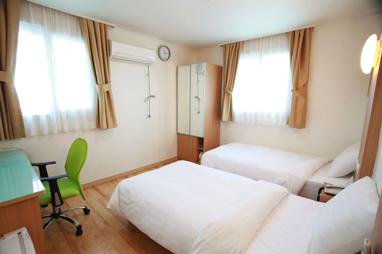 Appletree Hotel
