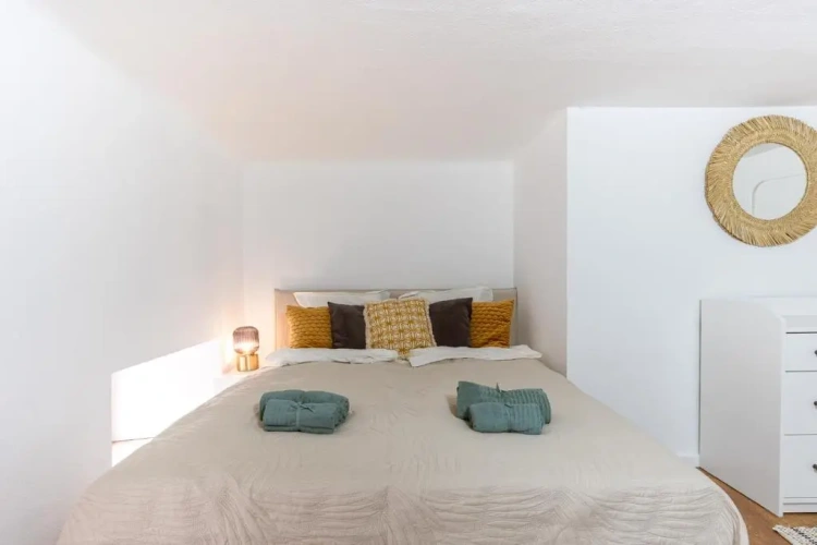 2 Bedrooms Apartment