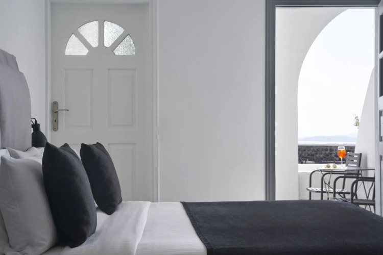 Mr and Mrs White Oia – Santorini