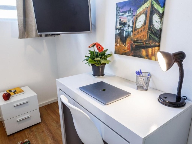 2 Bedrooms Apartment