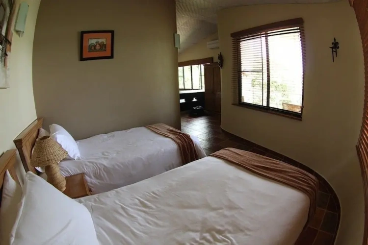 2 Bedrooms Bungalow