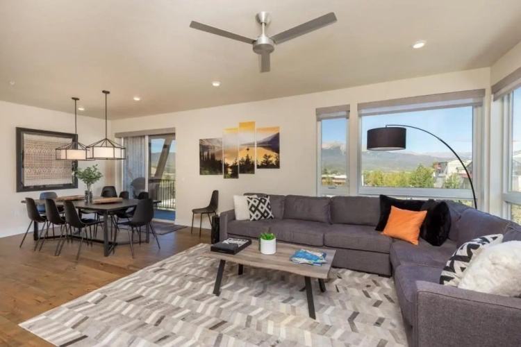 3 Bedrooms Apartment
