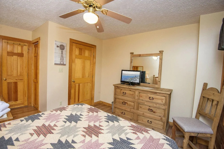 Moose Manor by Heritage Cabin Rentals
