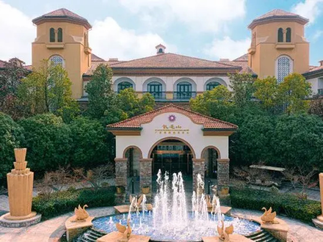Zipeng Mountain Guangyuan International Conference Center