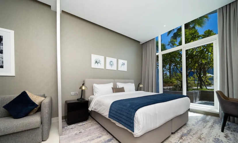 Elegant Studio Living in Privé