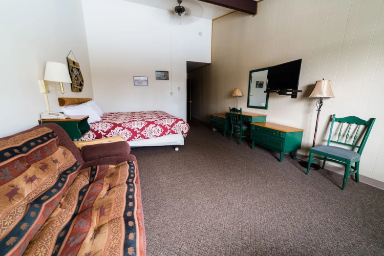 Hiawatha Lodge Inn