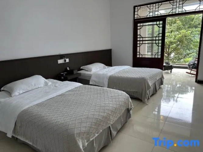 Standard Twin room with balcony