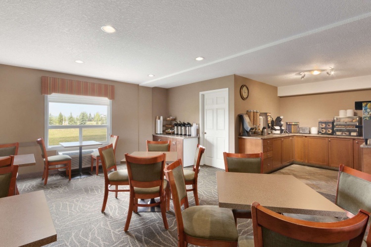 Days Inn & Suites by Wyndham Cochrane photo 15