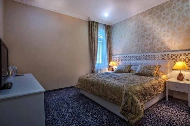 Deluxe Double room with city view