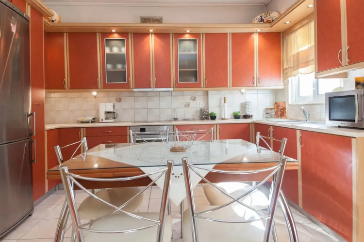 Scenic Balcony Apt in Vibrant Petralona