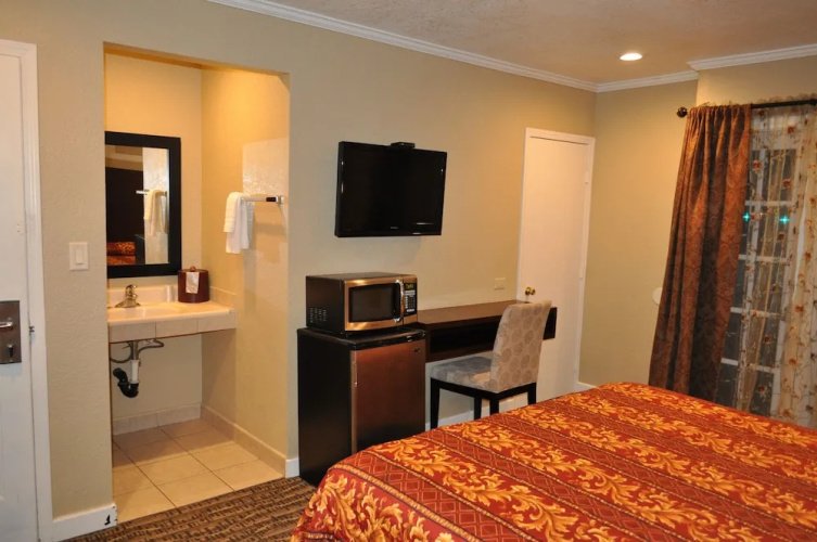 Santa Cruz Inn Riverside