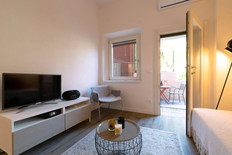Snug Apartment With Private Courtyard M0270422677