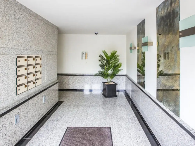 Apartment With Spacious Terrace