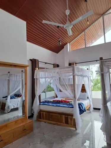 1 Bedroom Standard Quadruple Family room with mountain view