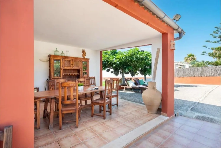 2 Bedrooms Villa