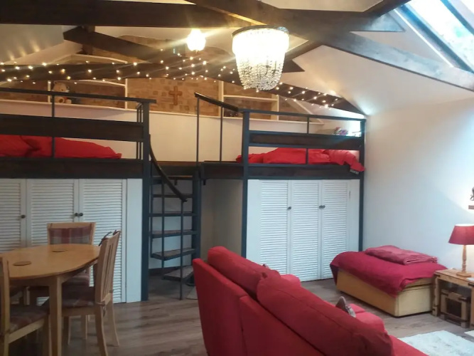 House - Sleeps 2, pet Friendly & Free Parking