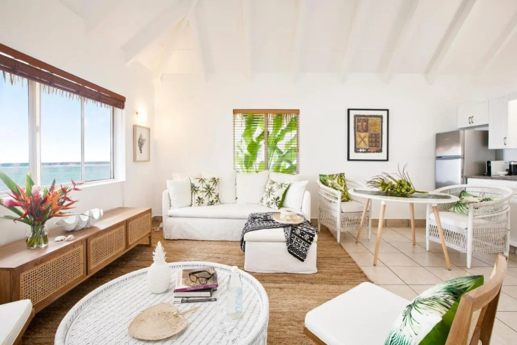 Motu Beachfront Art Villas